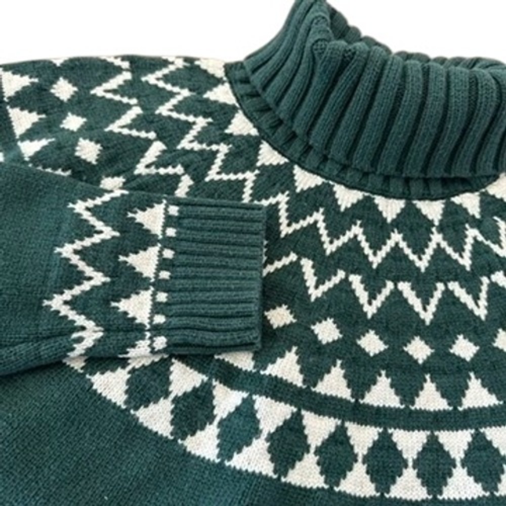 Women's Green and White Patterned Sweater